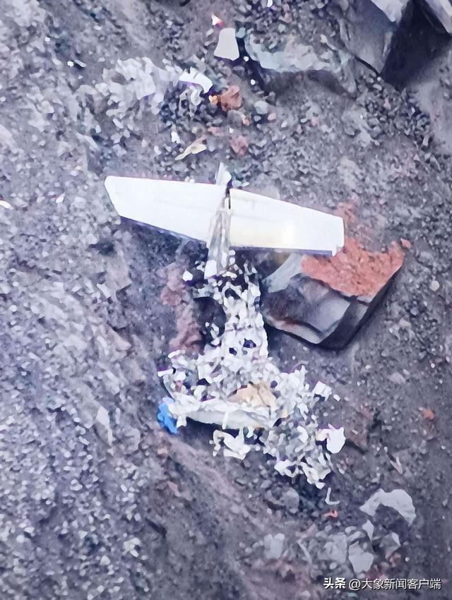 导弹残骸意外掉落多地，民众惊喜捡到并合影留念